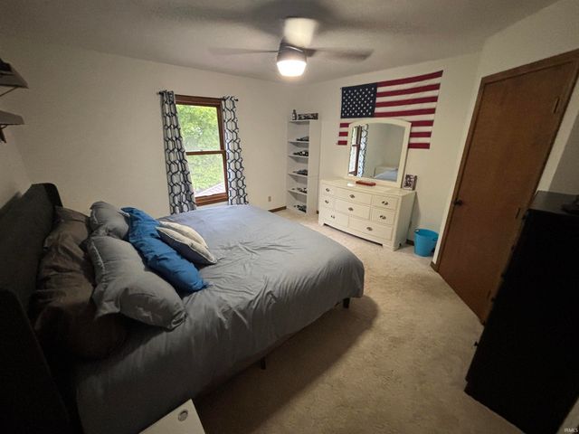 1015 N Honeysuckle Lane, Vincennes, IN 47591