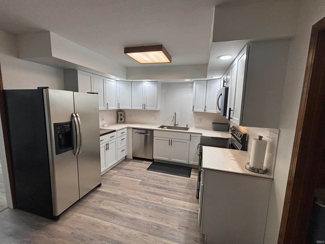 1015 N Honeysuckle Lane, Vincennes, IN 47591