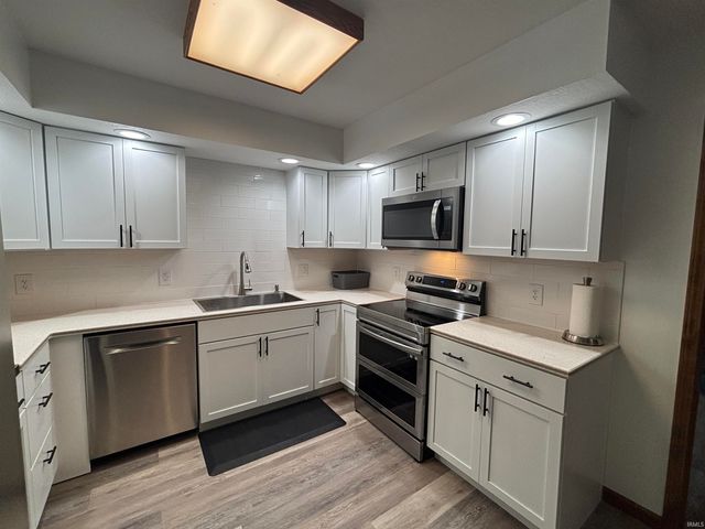 1015 N Honeysuckle Lane, Vincennes, IN 47591