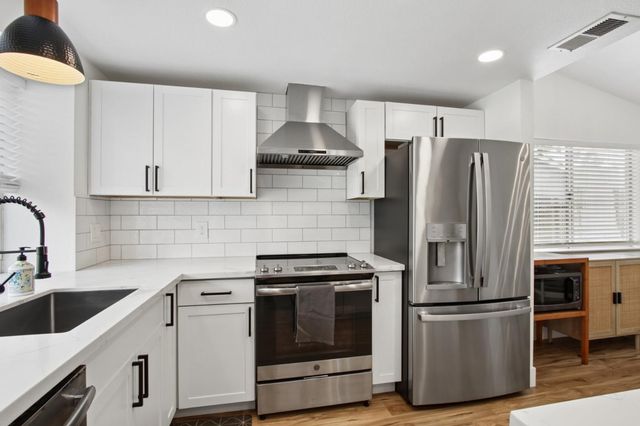 1123 Cresthaven Dr, Roseville, CA 95678