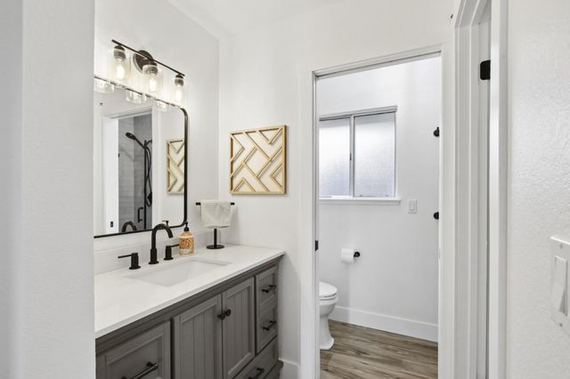 1123 Cresthaven Dr, Roseville, CA 95678