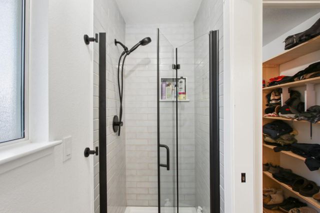 1123 Cresthaven Dr, Roseville, CA 95678