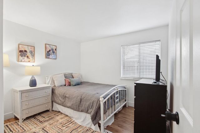 1123 Cresthaven Dr, Roseville, CA 95678