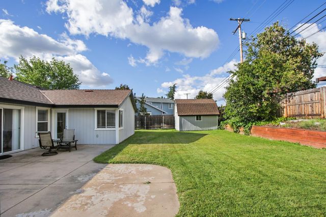 1123 Cresthaven Dr, Roseville, CA 95678