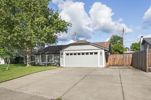 1123 Cresthaven Dr, Roseville, CA 95678