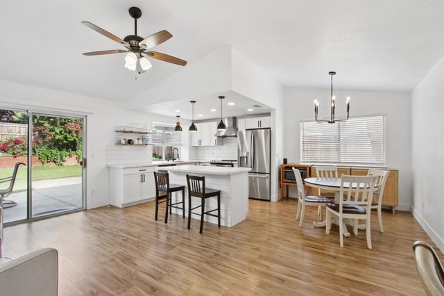 1123 Cresthaven Dr, Roseville, CA 95678