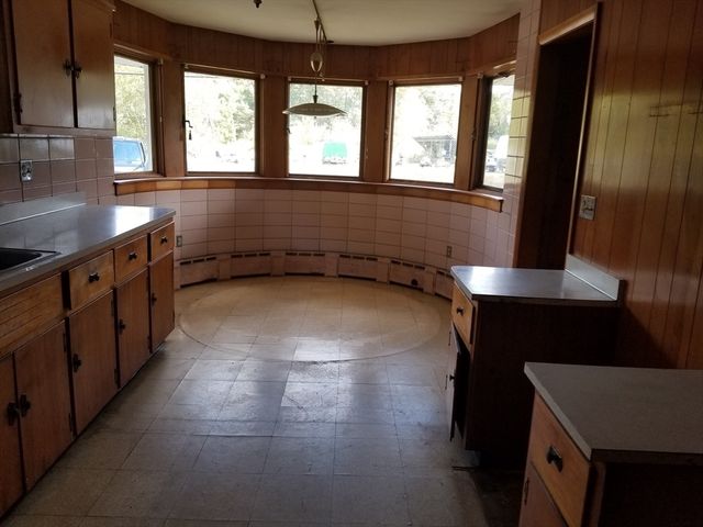 84 Greenwich Rd, Ware, MA 01082