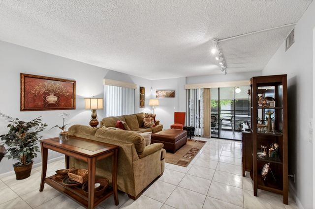 10174 Mangrove Drive 201, Boynton Beach, FL 33437