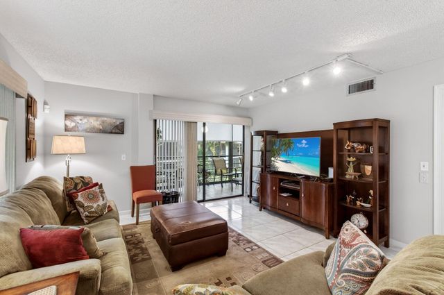 10174 Mangrove Drive 201, Boynton Beach, FL 33437