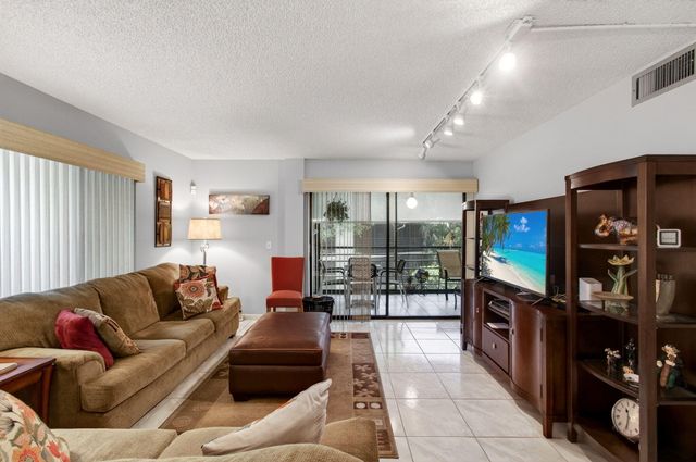 10174 Mangrove Drive 201, Boynton Beach, FL 33437