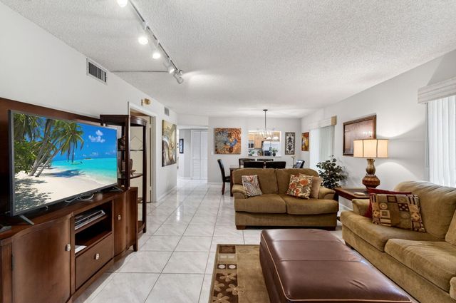 10174 Mangrove Drive 201, Boynton Beach, FL 33437