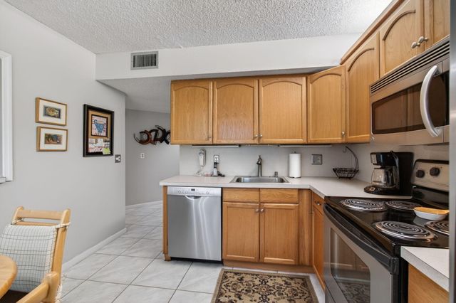 10174 Mangrove Drive 201, Boynton Beach, FL 33437