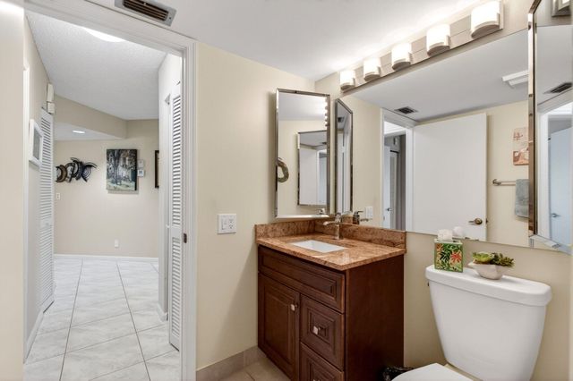 10174 Mangrove Drive 201, Boynton Beach, FL 33437