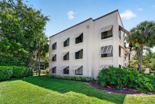 10174 Mangrove Drive 201, Boynton Beach, FL 33437