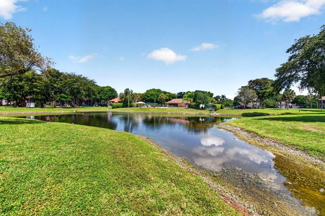 10174 Mangrove Drive 201, Boynton Beach, FL 33437