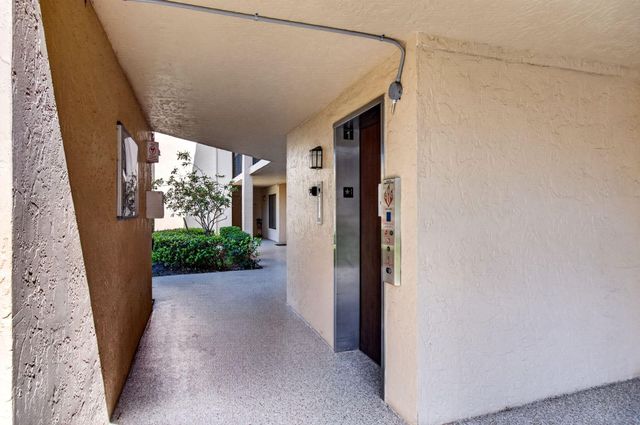 10174 Mangrove Drive 201, Boynton Beach, FL 33437