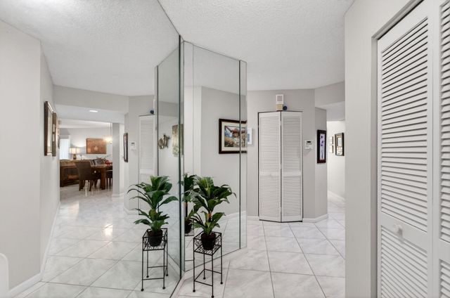 10174 Mangrove Drive 201, Boynton Beach, FL 33437