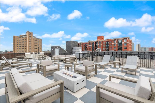 3217 N Clark Street 301, Chicago, IL 60657