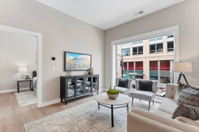 3217 N Clark Street 301, Chicago, IL 60657