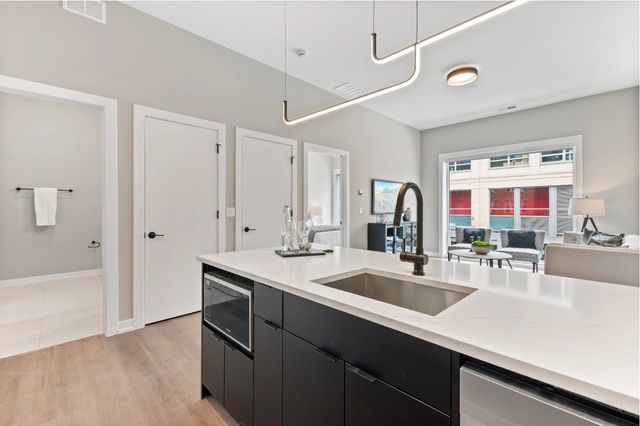 3217 N Clark Street 301, Chicago, IL 60657