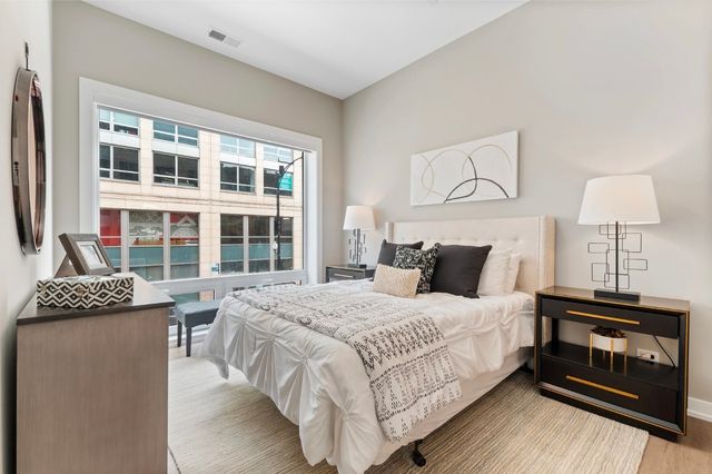 3217 N Clark Street 301, Chicago, IL 60657