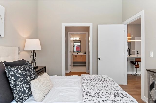 3217 N Clark Street 301, Chicago, IL 60657