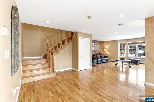 2 Maple Avenue, Waldwick, NJ 07463