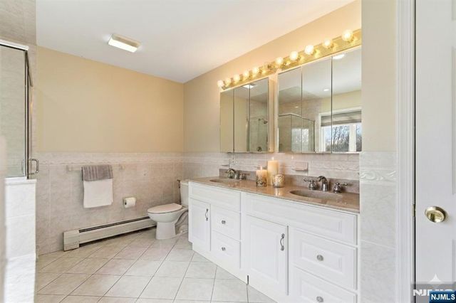 2 Maple Avenue, Waldwick, NJ 07463