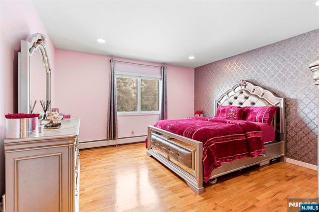 2 Maple Avenue, Waldwick, NJ 07463