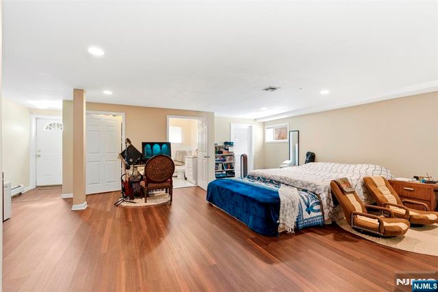 2 Maple Avenue, Waldwick, NJ 07463