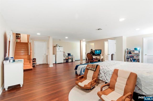 2 Maple Avenue, Waldwick, NJ 07463