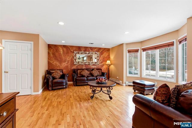 2 Maple Avenue, Waldwick, NJ 07463