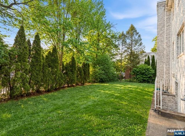 2 Maple Avenue, Waldwick, NJ 07463