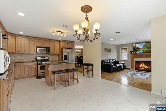 2 Maple Avenue, Waldwick, NJ 07463