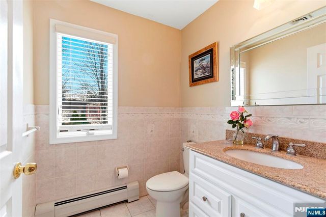 2 Maple Avenue, Waldwick, NJ 07463