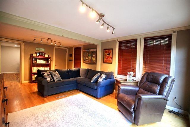 86 Taunton St, Lakeville, MA 02347