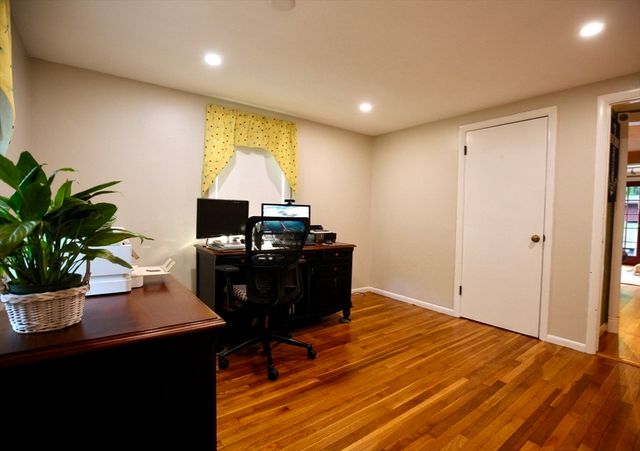 86 Taunton St, Lakeville, MA 02347