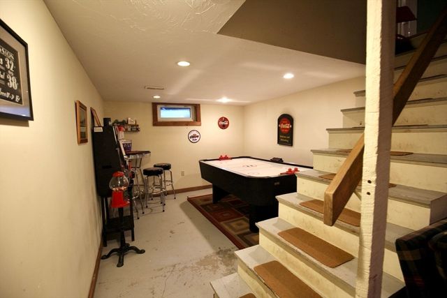 86 Taunton St, Lakeville, MA 02347