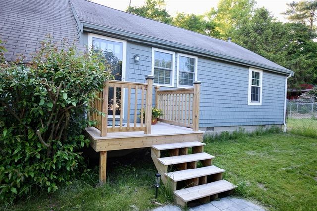 86 Taunton St, Lakeville, MA 02347