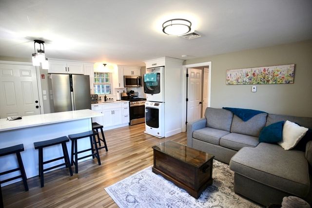 86 Taunton St, Lakeville, MA 02347