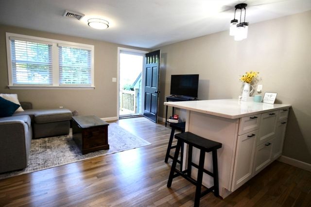 86 Taunton St, Lakeville, MA 02347