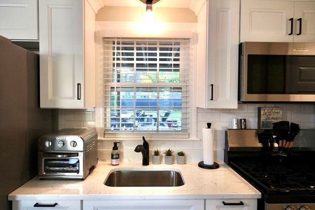 86 Taunton St, Lakeville, MA 02347