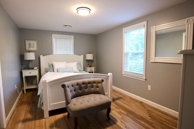 86 Taunton St, Lakeville, MA 02347