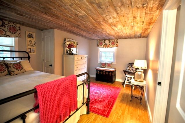 86 Taunton St, Lakeville, MA 02347