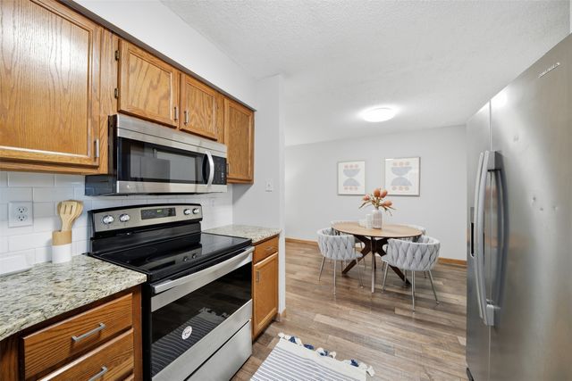 6846 Oakwood Drive, Urbandale, IA 50322