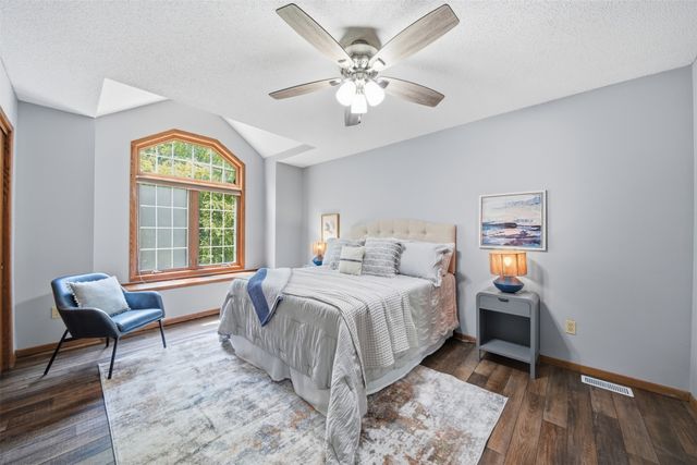 6846 Oakwood Drive, Urbandale, IA 50322
