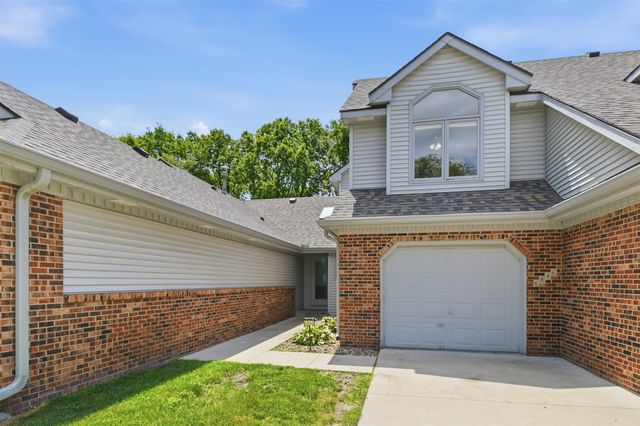 6846 Oakwood Drive, Urbandale, IA 50322