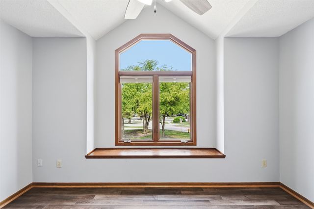 6846 Oakwood Drive, Urbandale, IA 50322