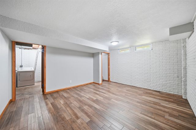 6846 Oakwood Drive, Urbandale, IA 50322