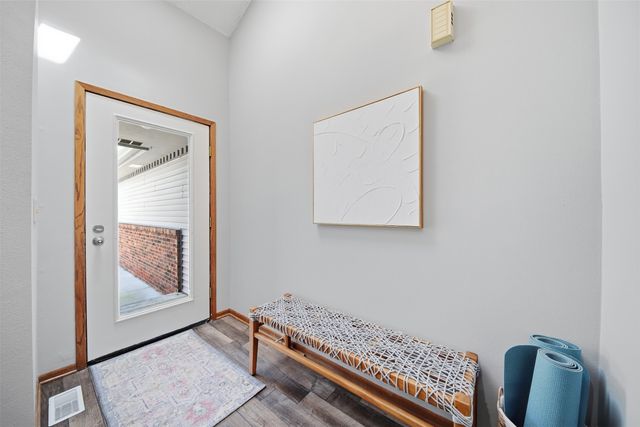 6846 Oakwood Drive, Urbandale, IA 50322